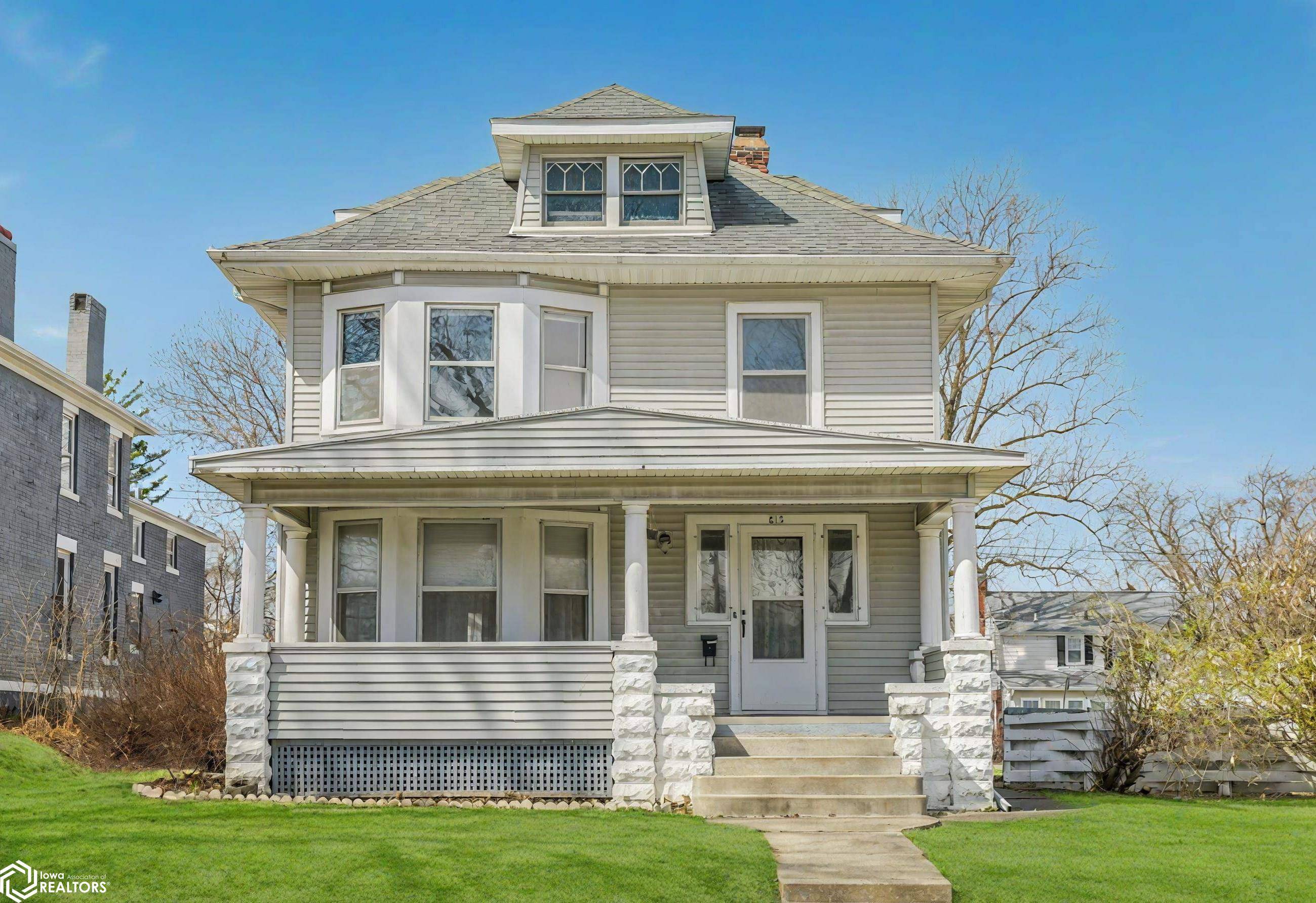 815 Summer St, Burlington, IA 52601