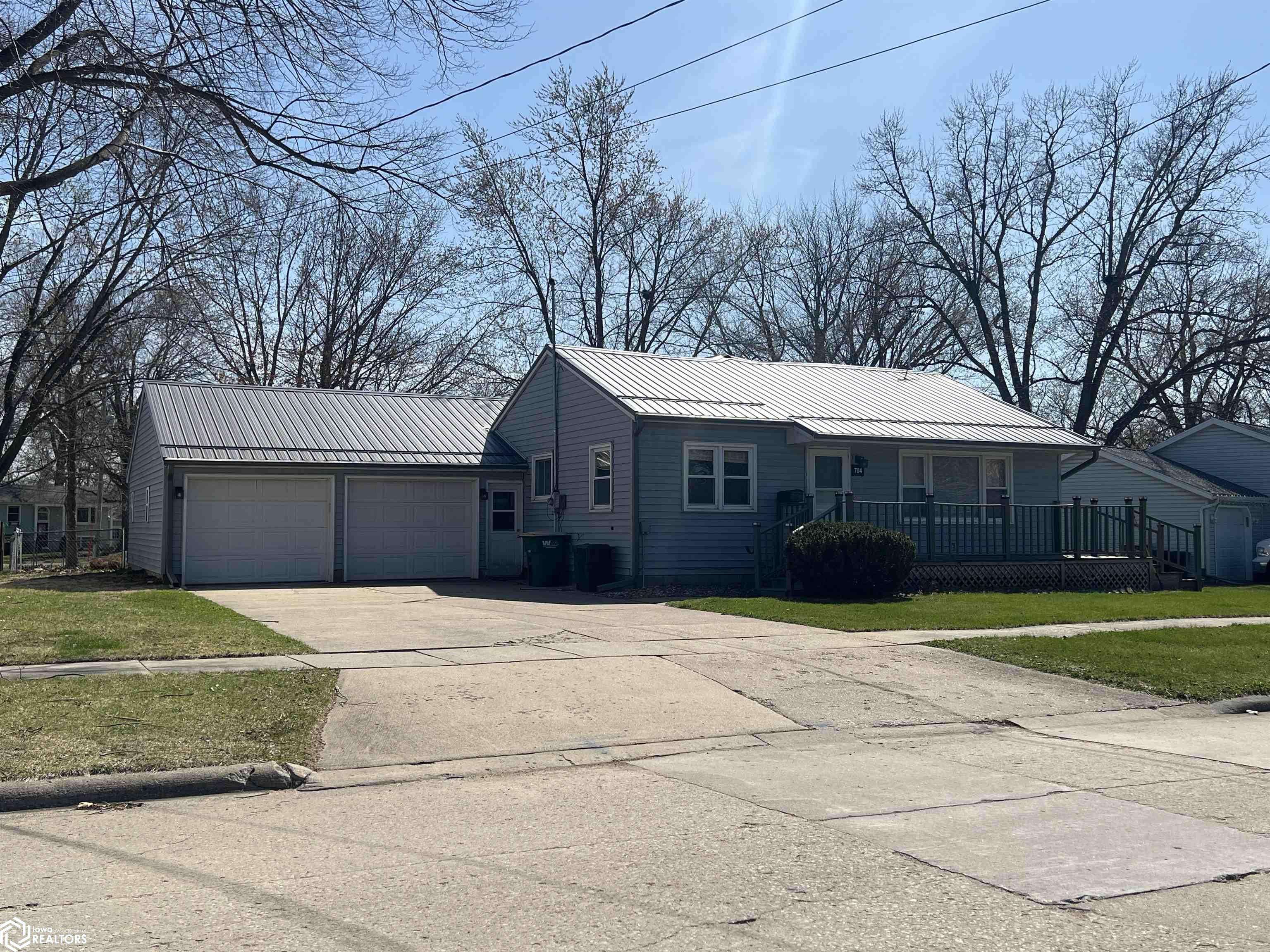 704 W Fillmore Ave, Fairfield, IA 52556