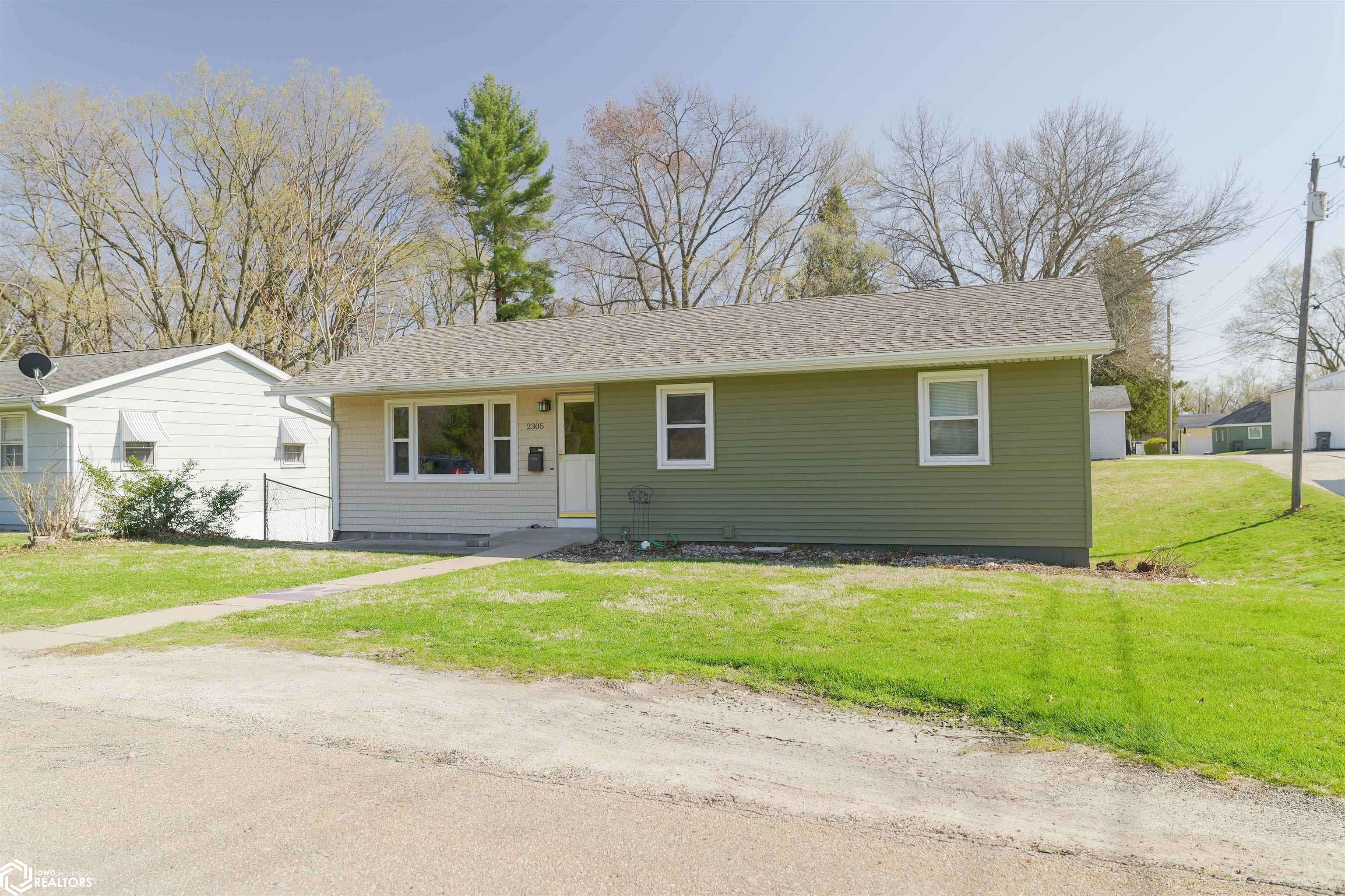 2305 Dekalb St, Burlington, IA 52601