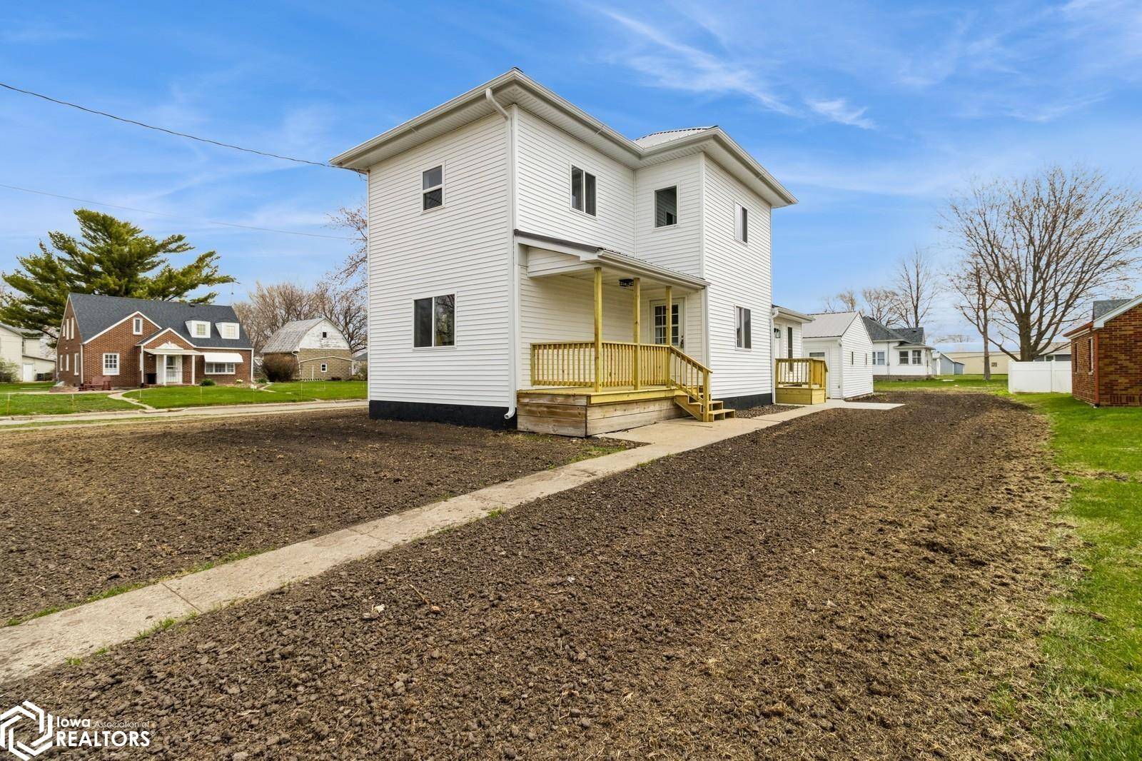 207 N 3rd St, Montezuma, IA 50171