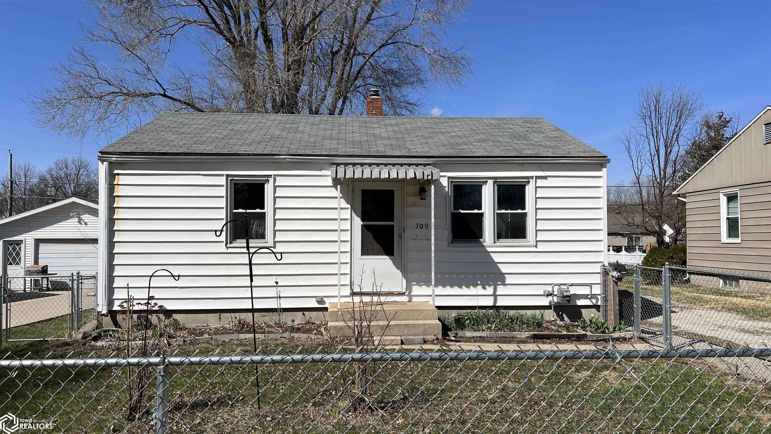 709 8th Ave, Charles City, IA 50616
