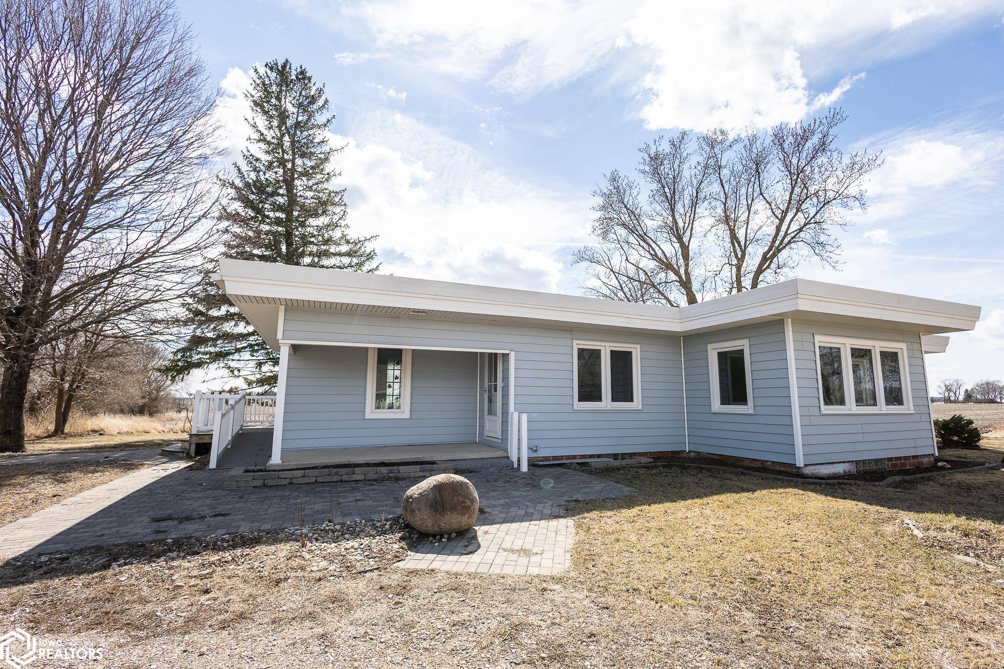24807 Nettle Ave Apt B, Mason City, IA 50401