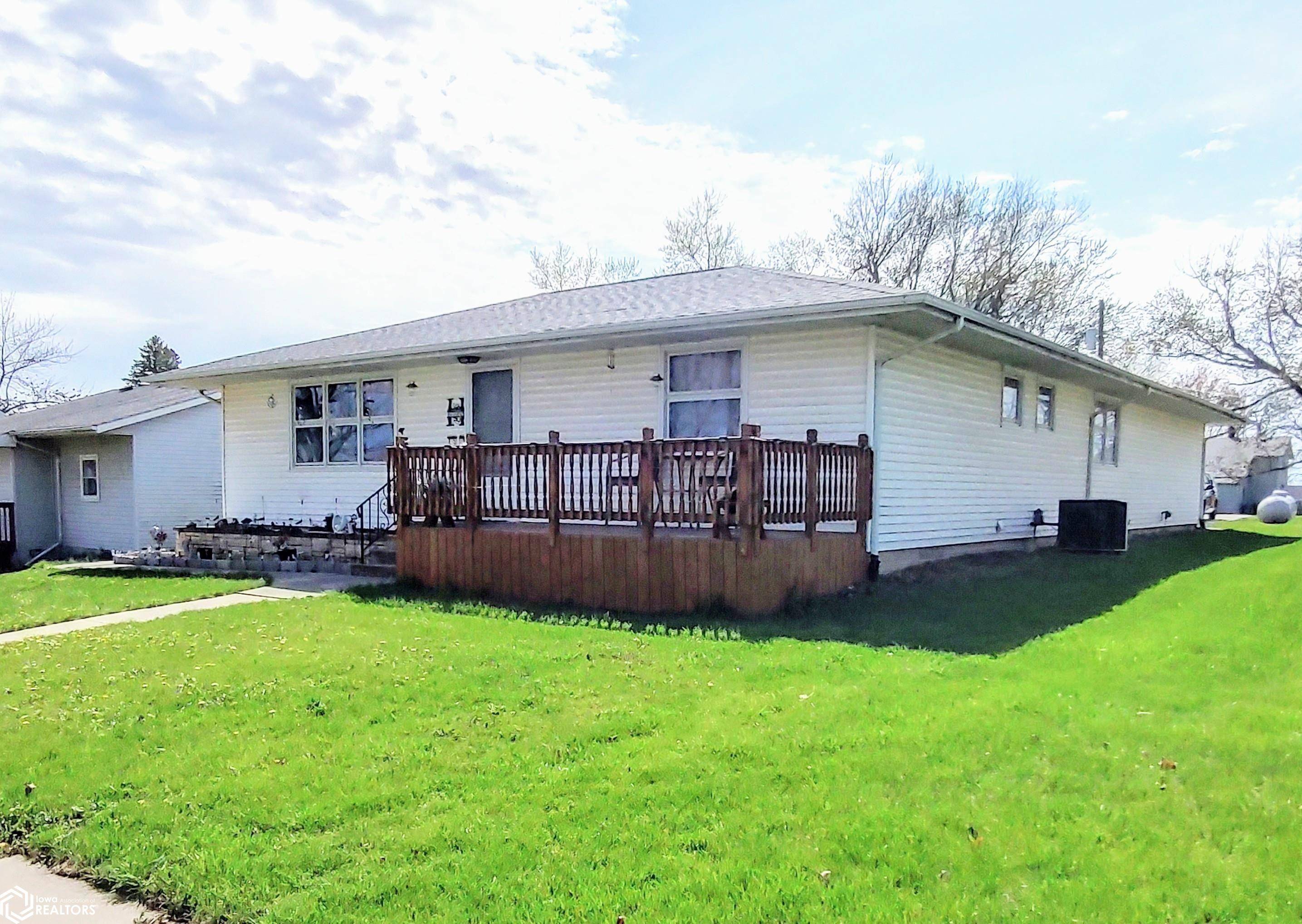 305 S Main St, Laurel, IA 50141