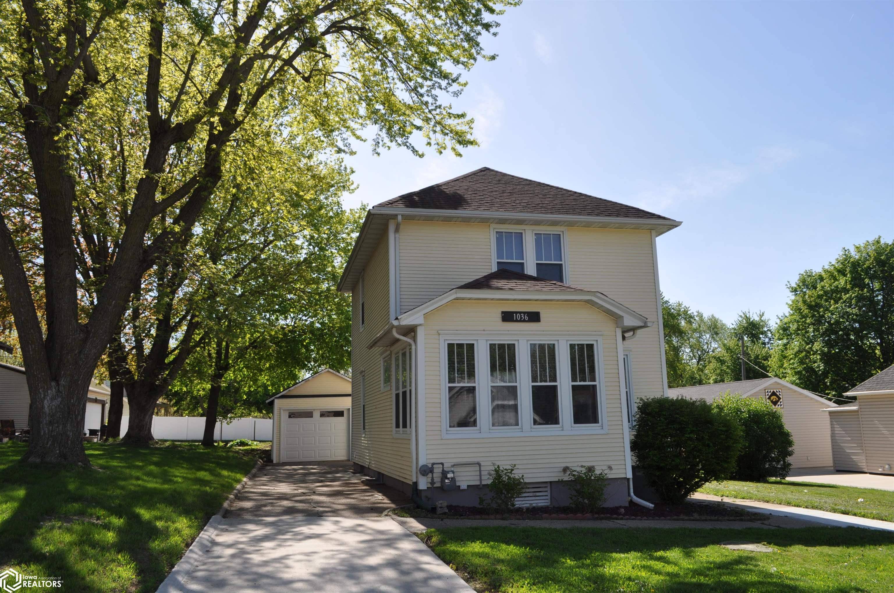 1036 N Crawford St, Carroll, IA 51401