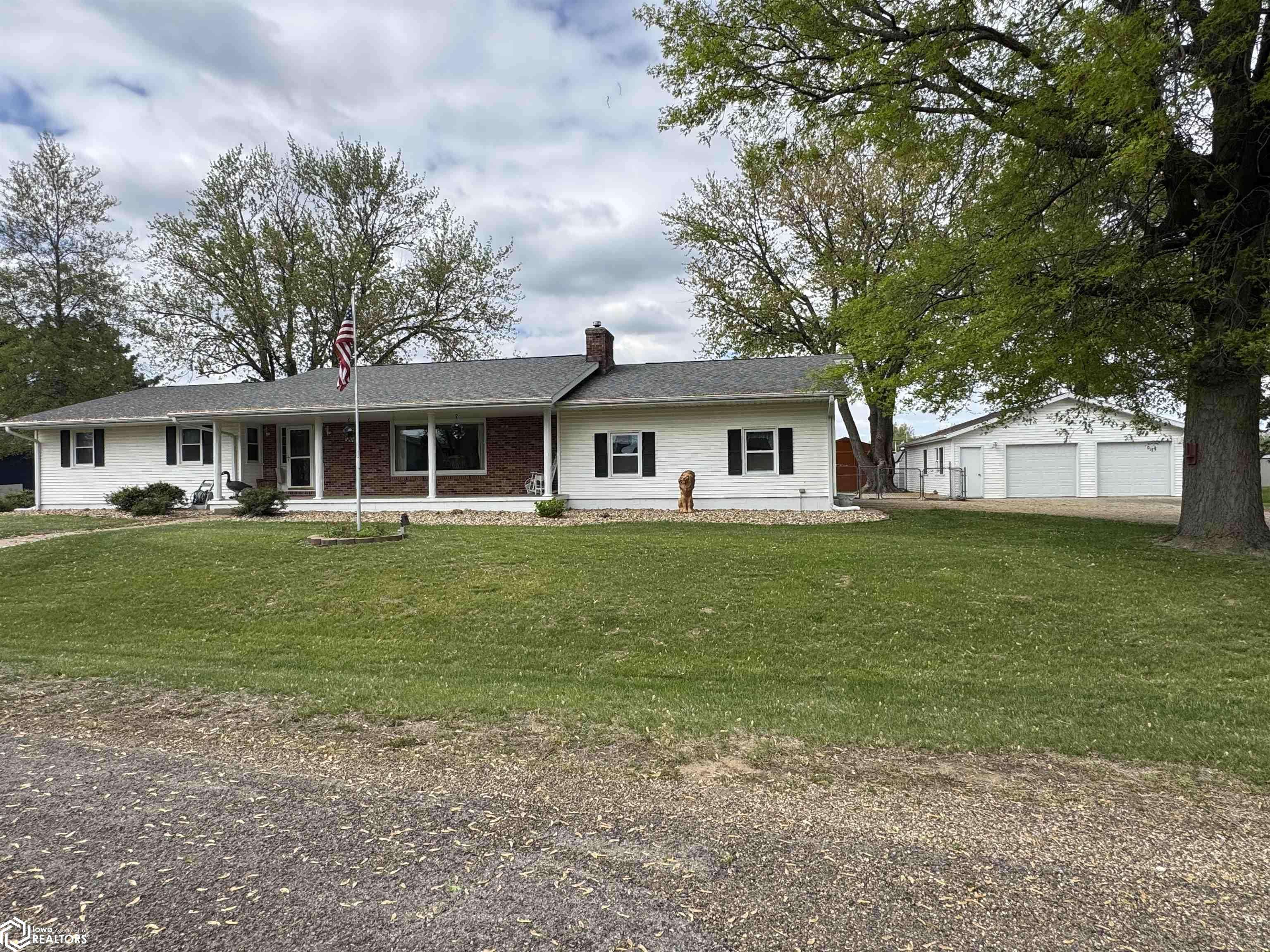 200 RoyEl Court, Wapello, IA 52653