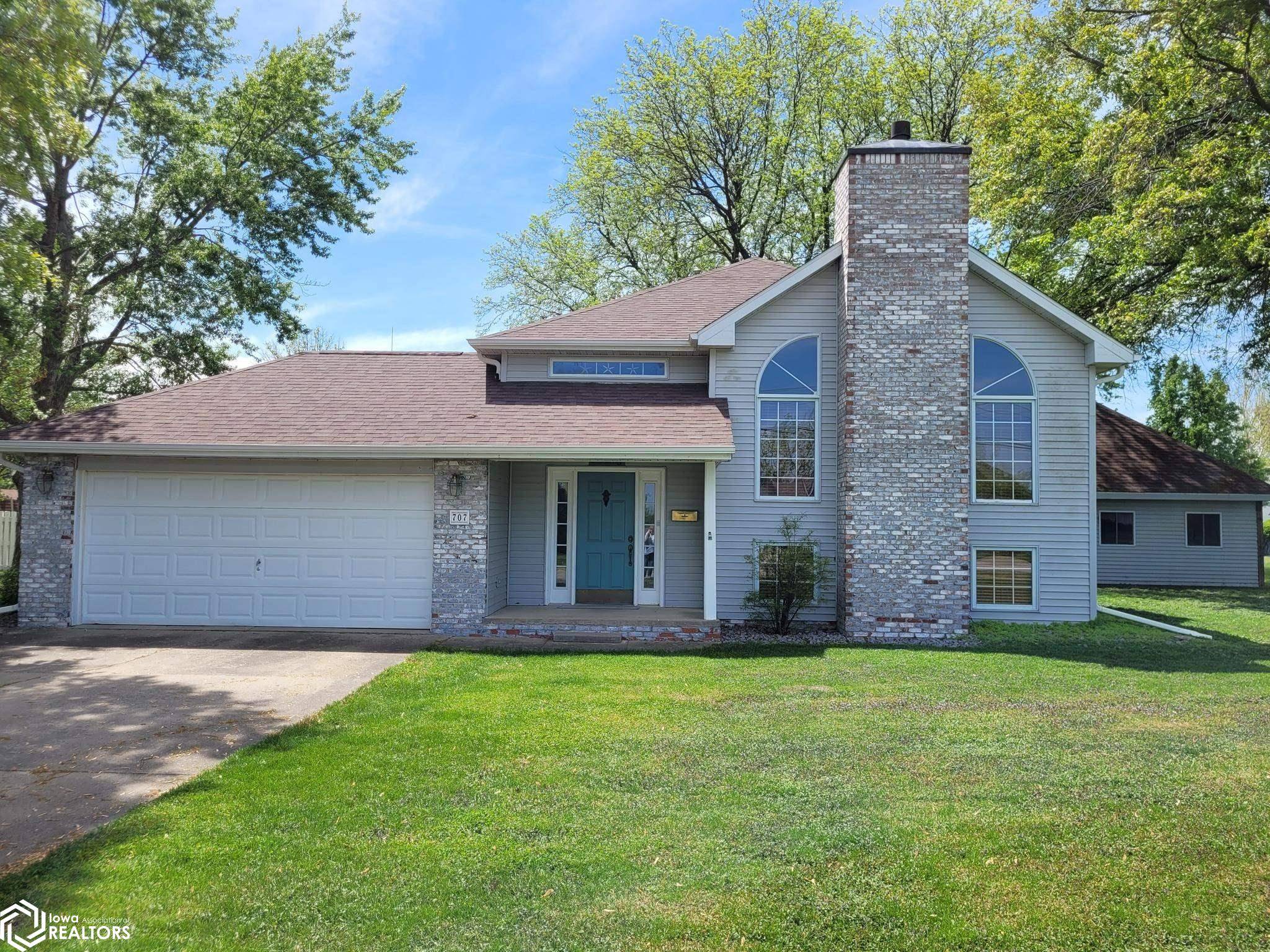 707 E Pleasant Valley St, Sigourney, IA 52591