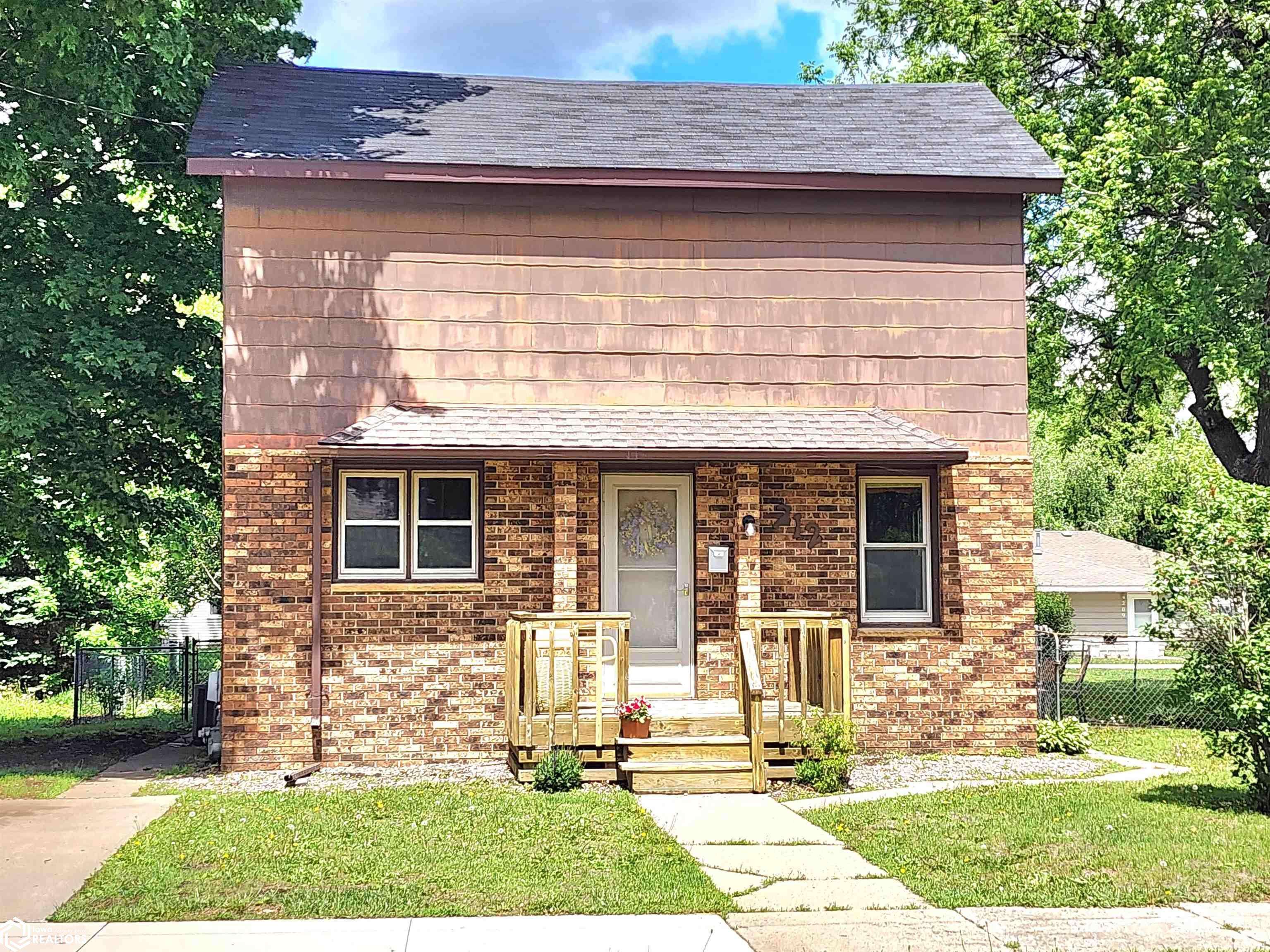 212 24th St SW, Mason City, IA 50401