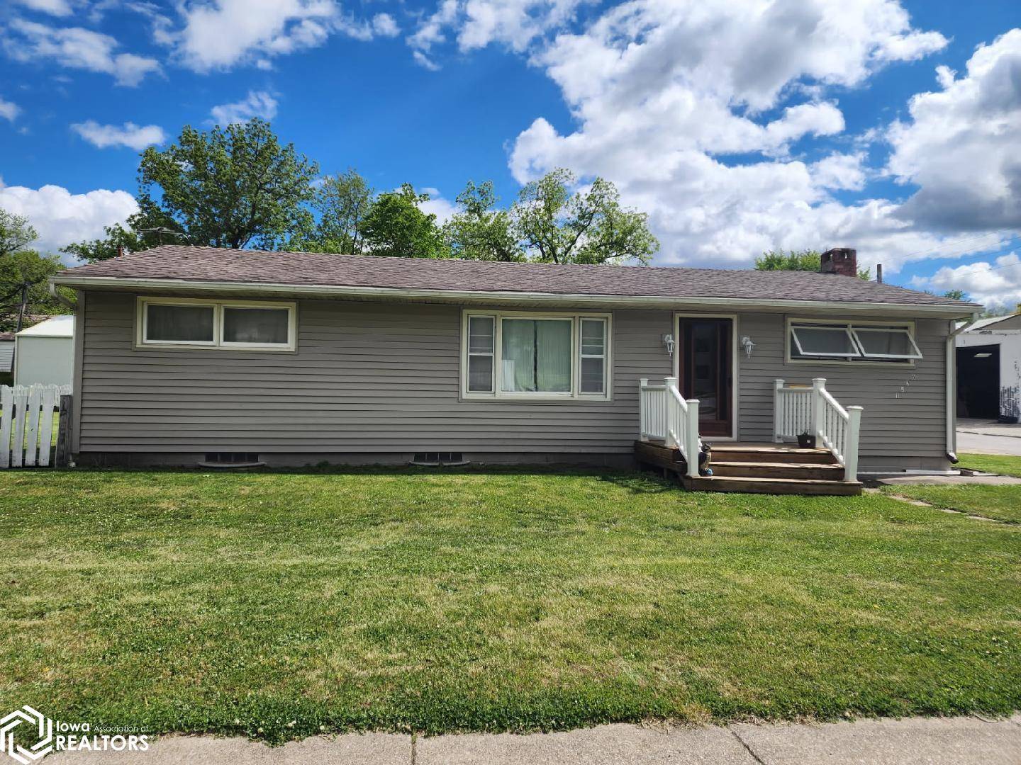 1420 Court Ave, Chariton, IA 50049