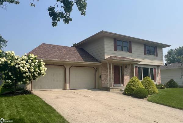 210 E 24th St N, Newton, IA 50208