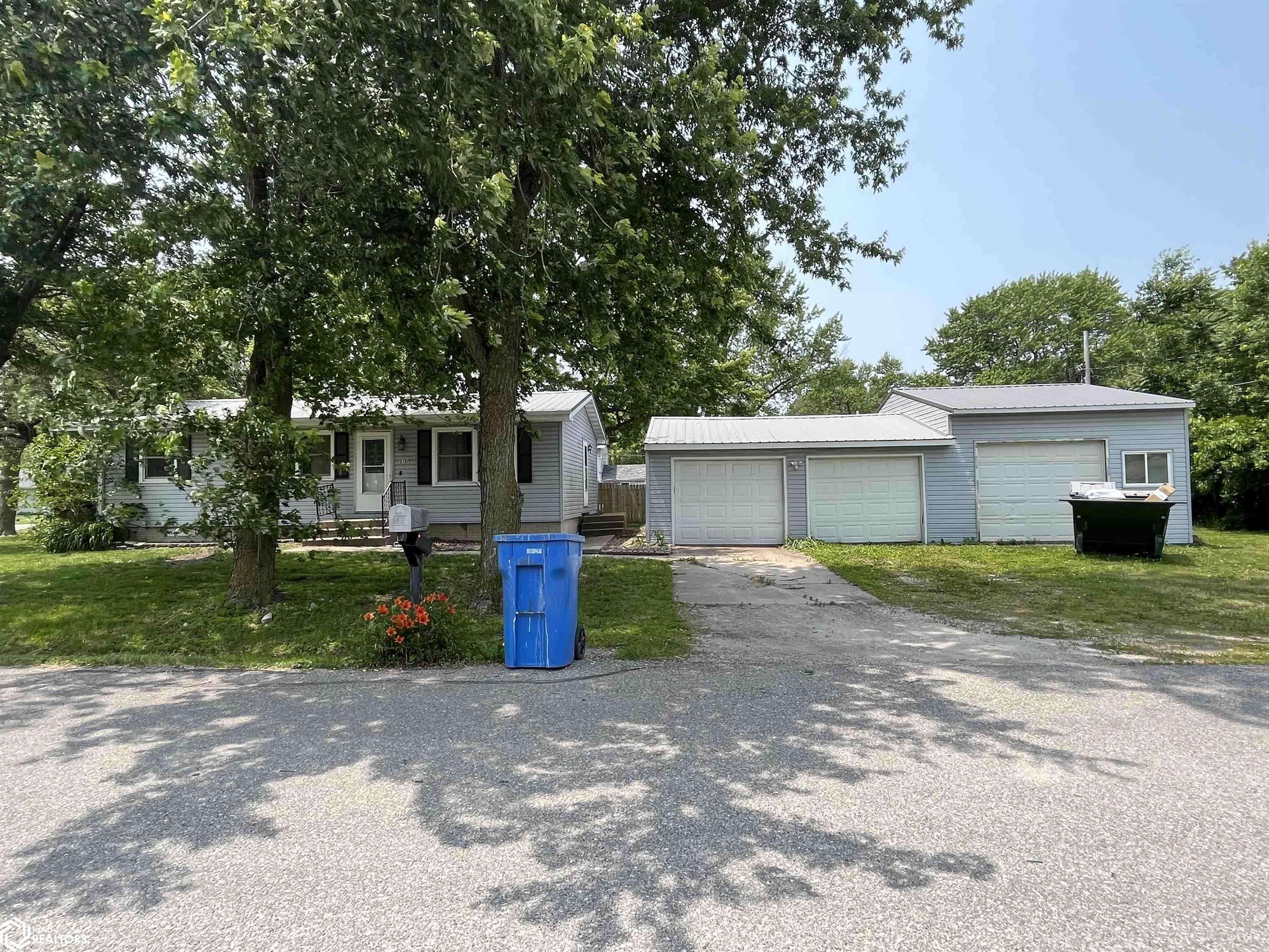 105 S 6th St, Albia, IA 52531