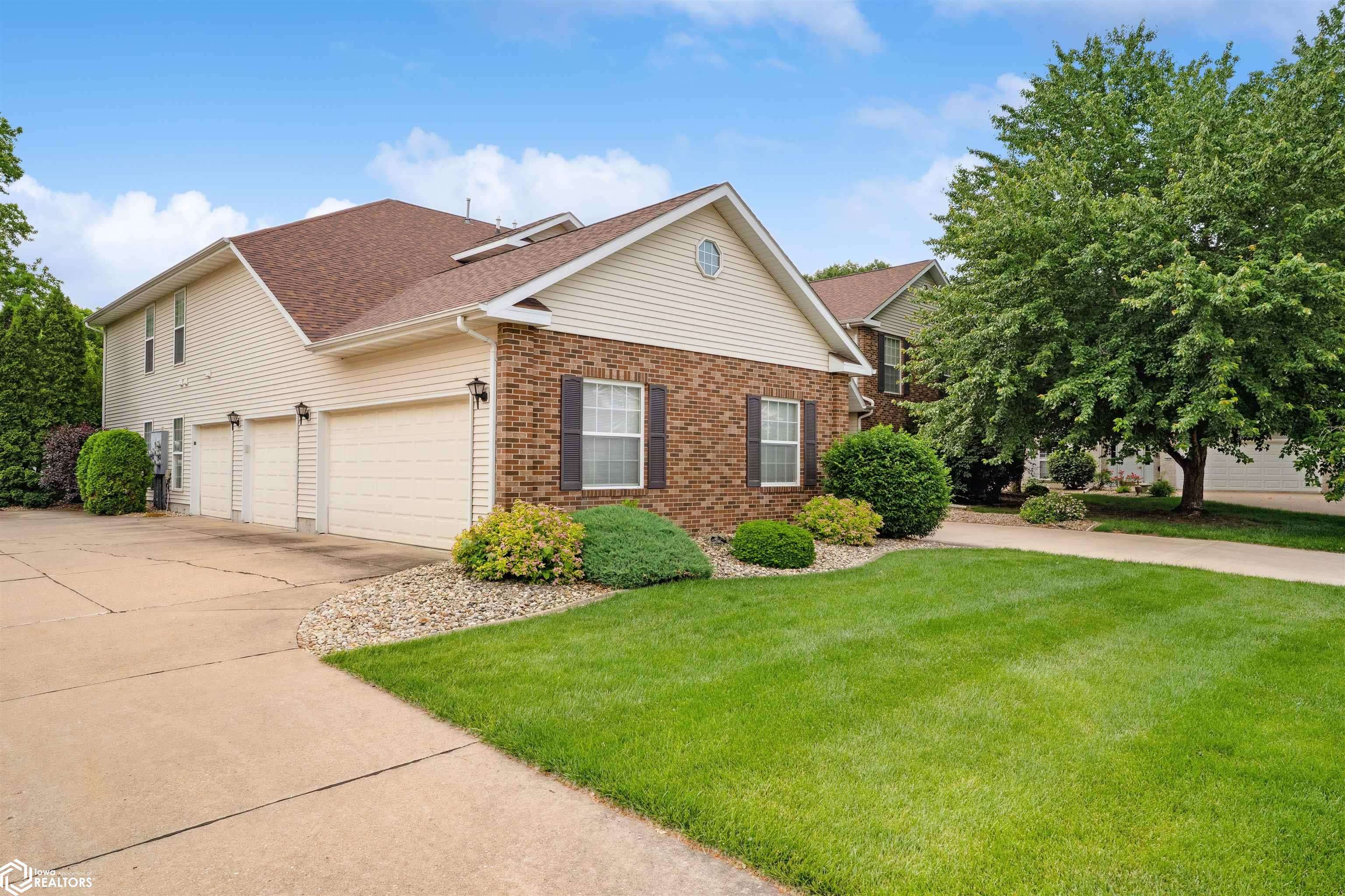 1408 Orchard Meadow Dr, Burlington, IA 52601