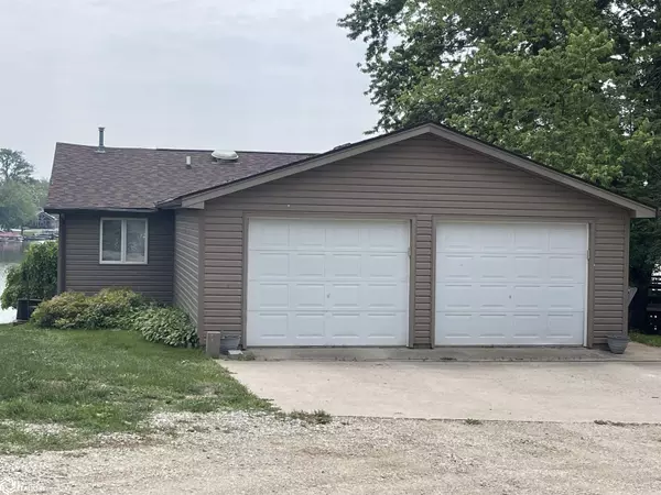21586 485th Ln, Chariton, IA 50049
