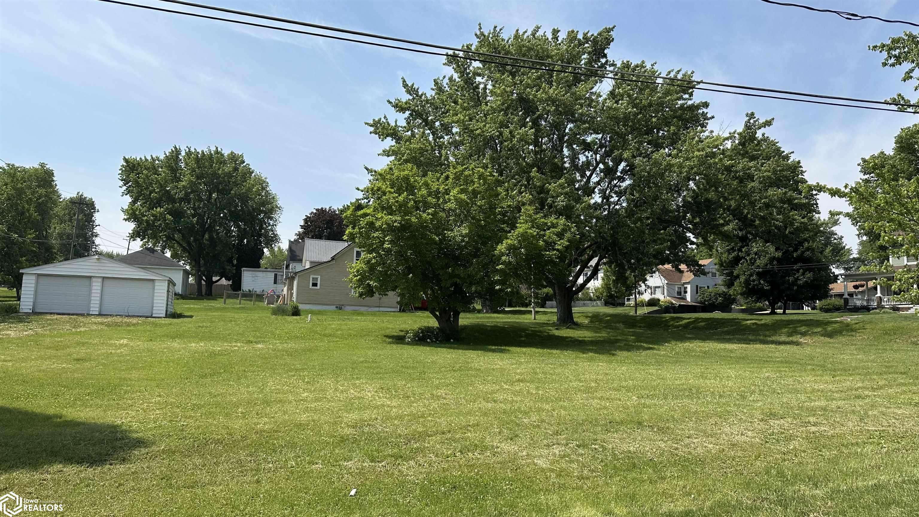 406 N Main St, New Sharon, IA 50207