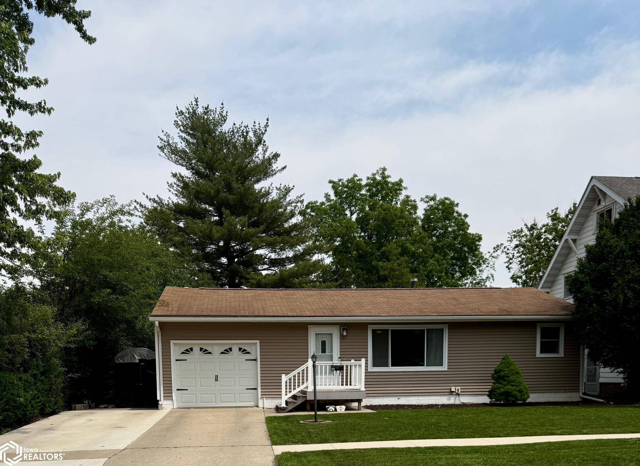 810 Stevens St, Iowa Falls, IA 50126