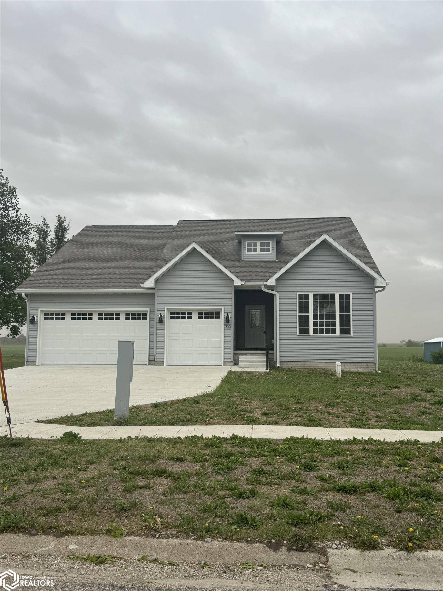 710 South Ave, Essex, IA 51638