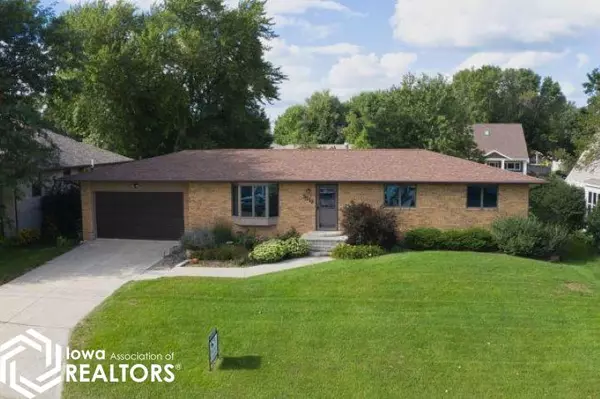 3512 N Shore Dr, Clear Lake, IA 50428