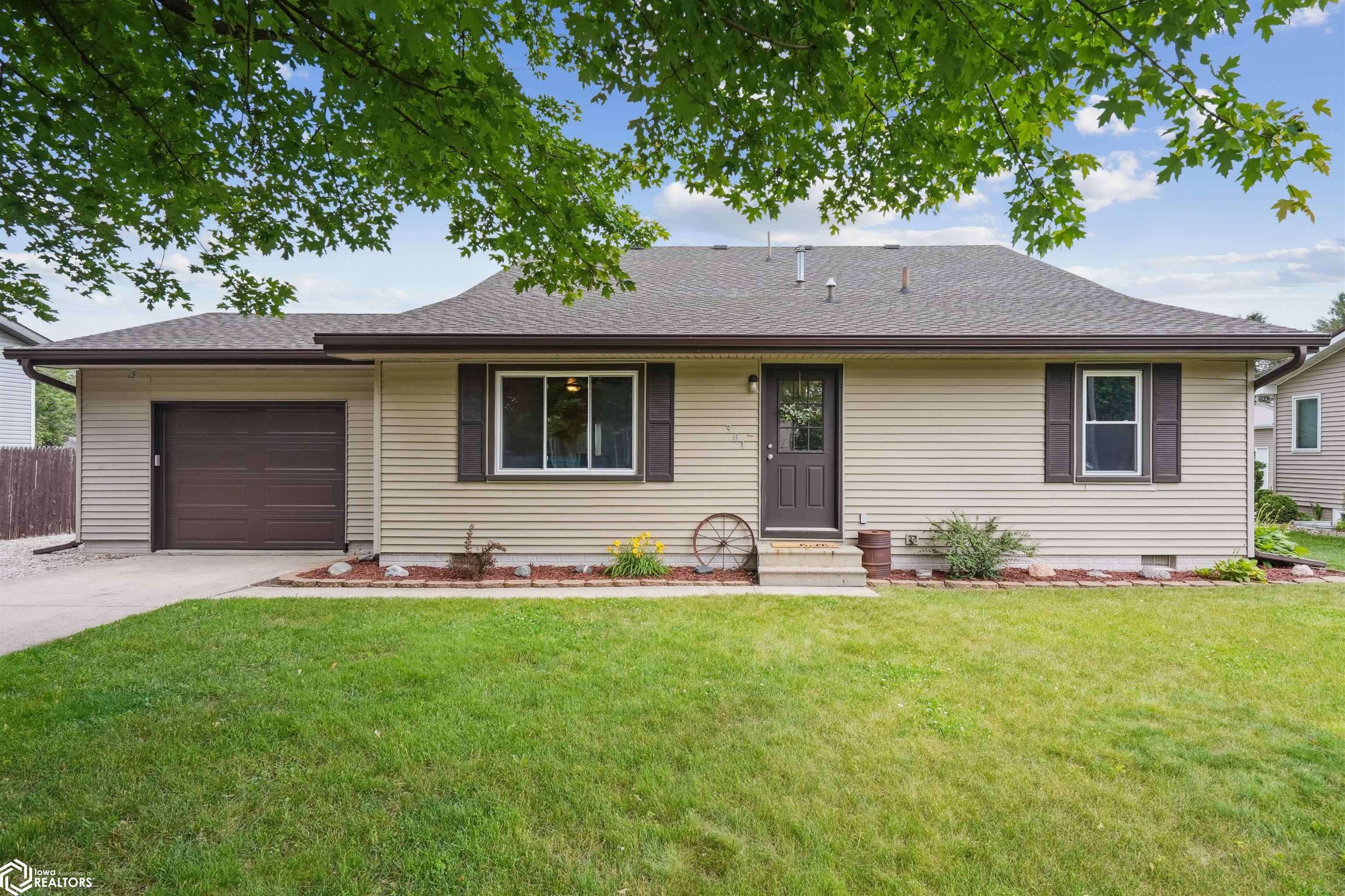 301 Maple Ave, Nevada, IA 50201