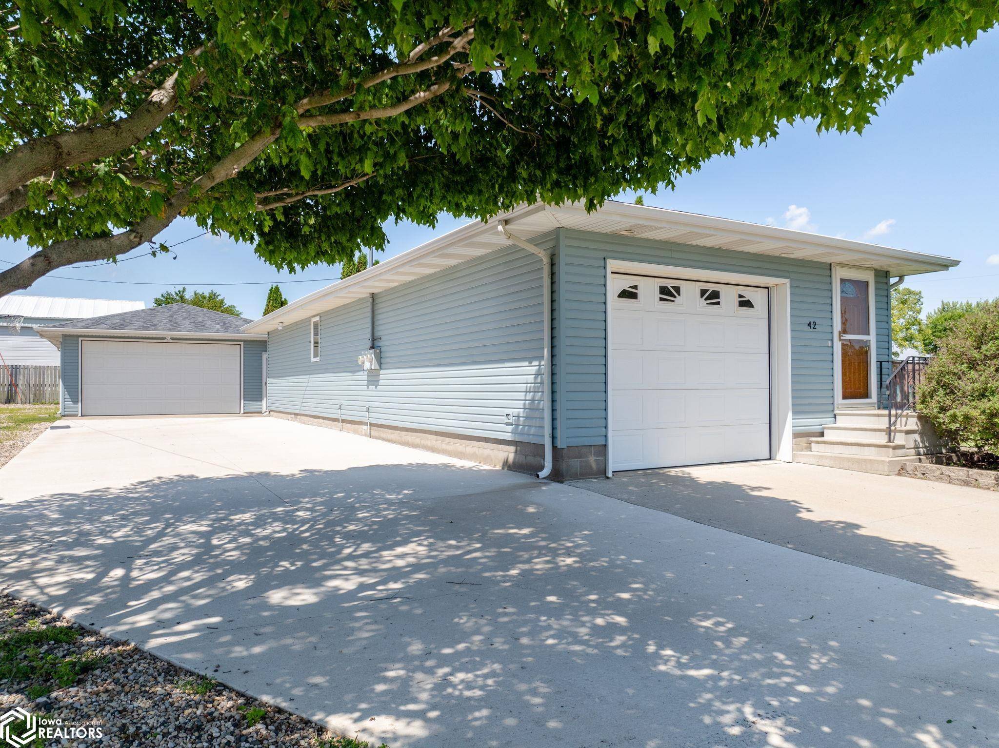 42 33rd St SE, Mason City, IA 50401