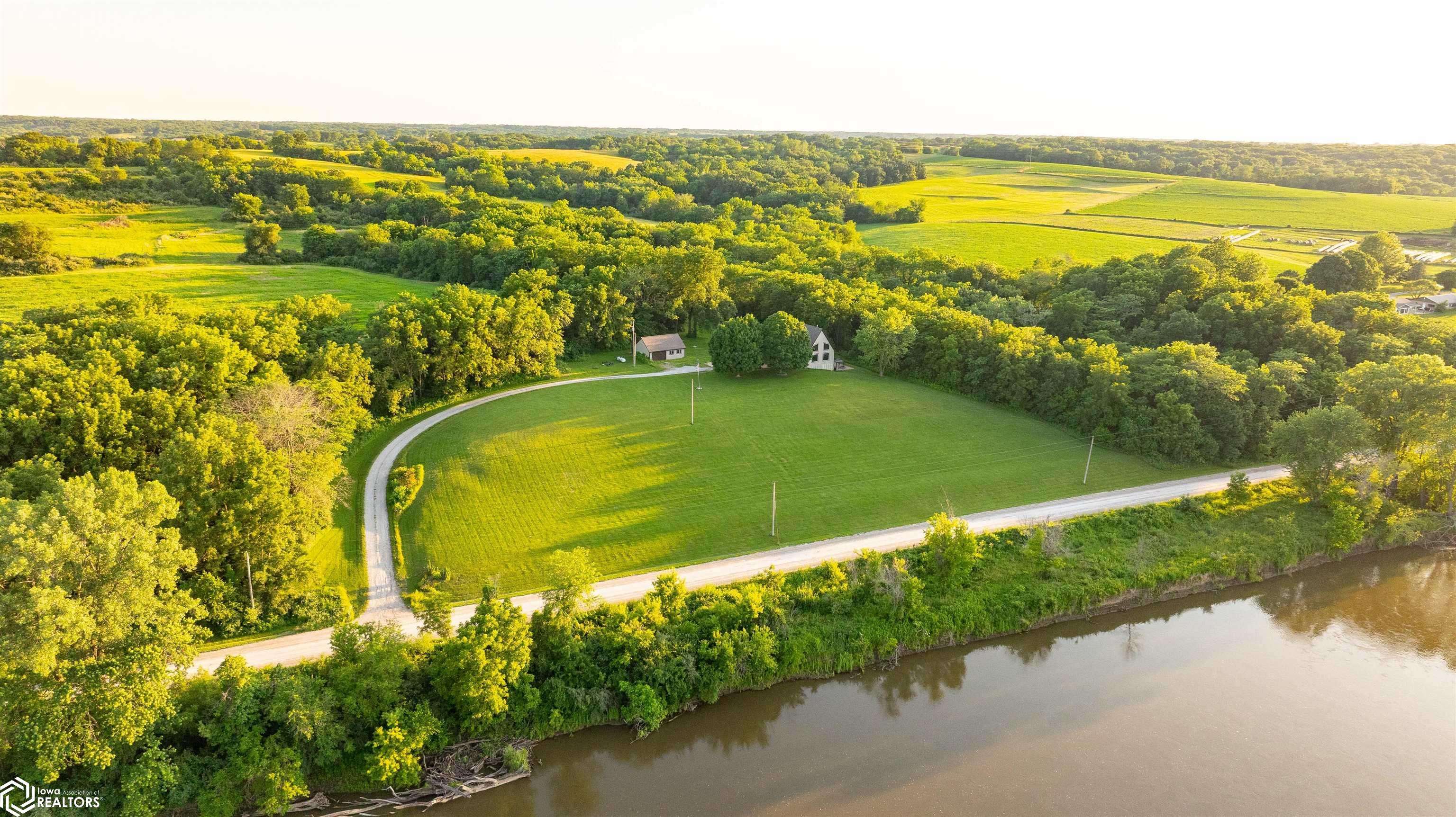 14277 Eagle Dr, Douds, IA 52551