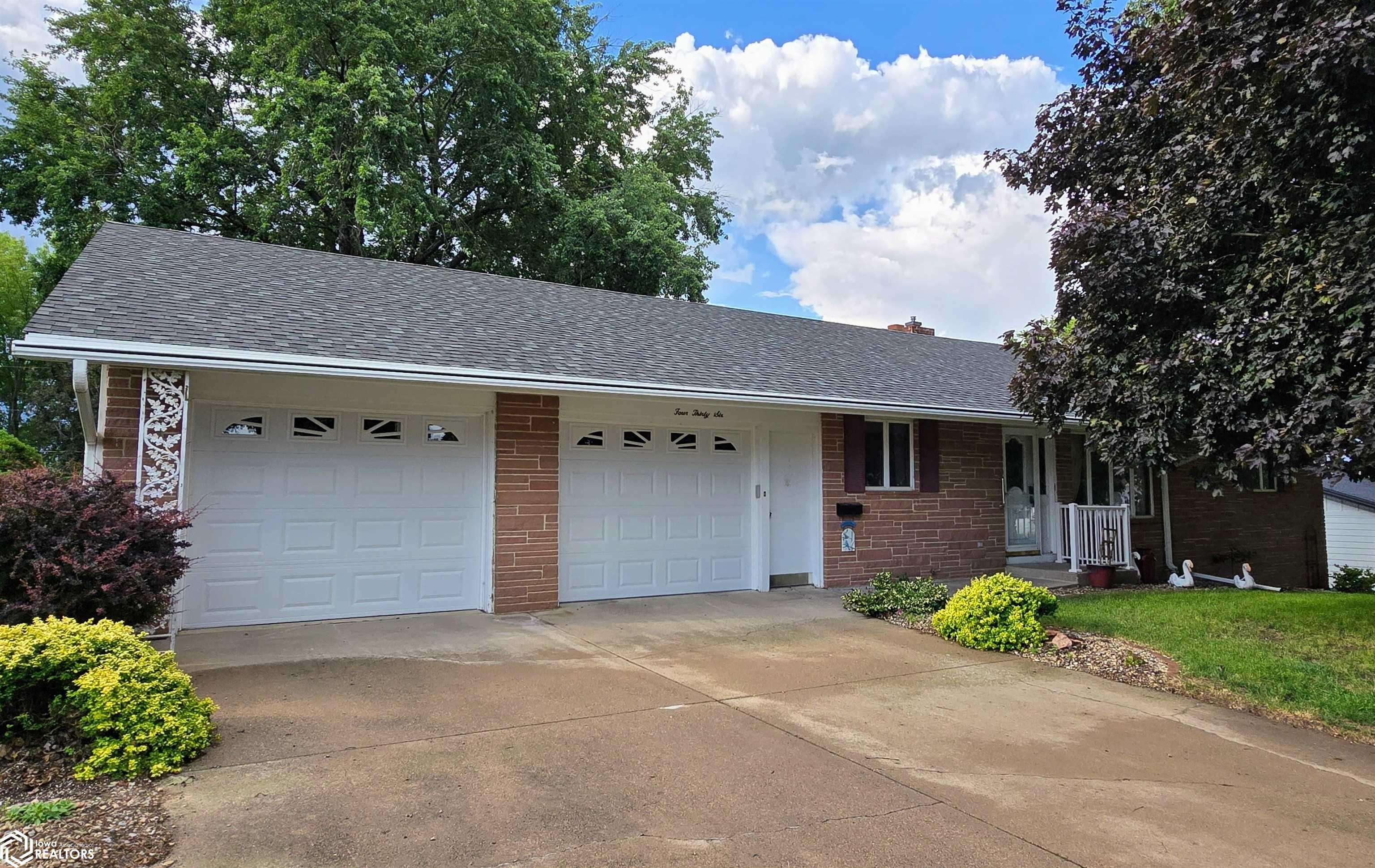 436 W 21st St, Carroll, IA 51401