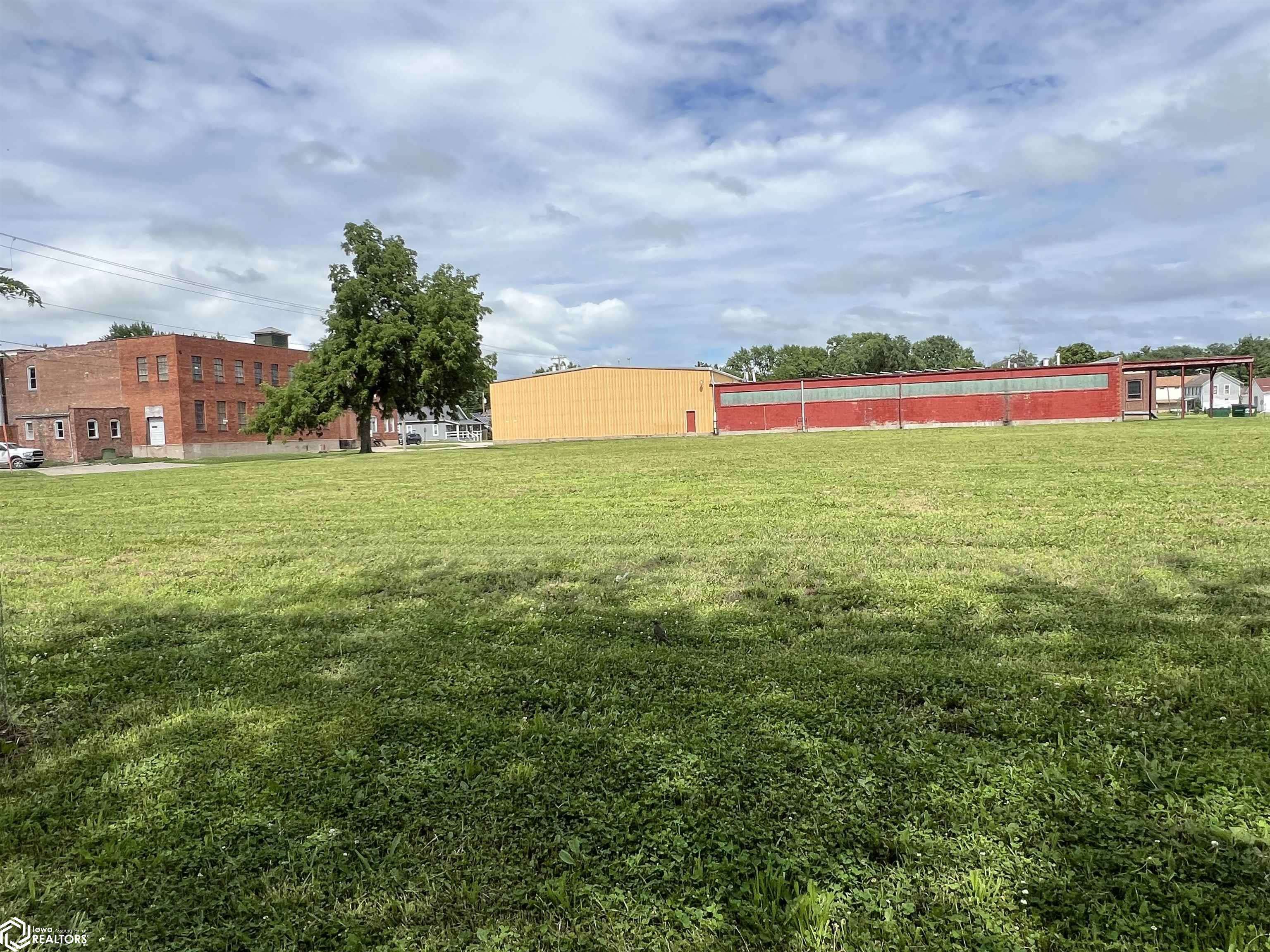 610 W Stone Ave, Fairfield, IA 52556