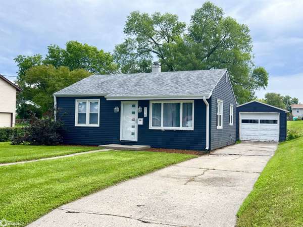 314 E 14th St N, Newton, IA 50208