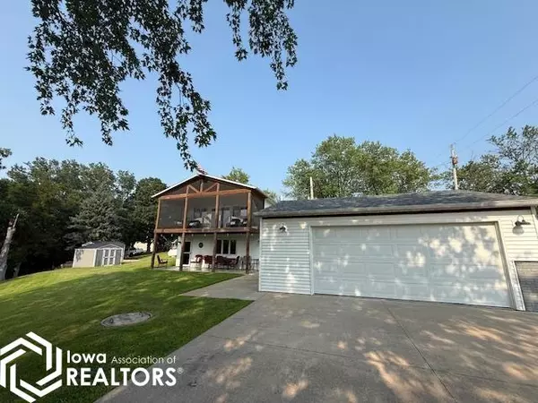 1353 Wilson Ave, Brooklyn, IA 52211