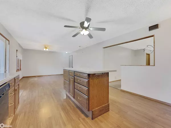 Hampton, IA 50441,814 3rd St NW