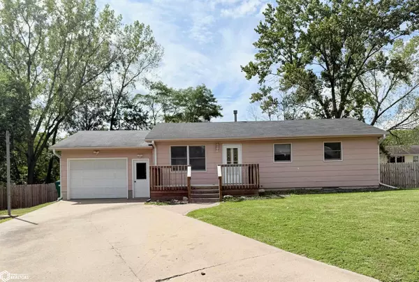 1604 Southview Cir, Fairfield, IA 52556