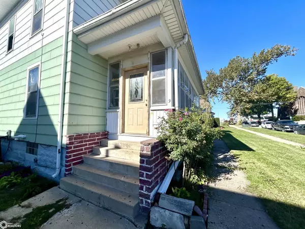 Marshalltown, IA 50158,9 S 4th St