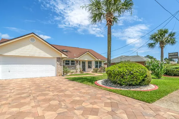 2304 Mary Anne Circle, Navarre, FL 32566