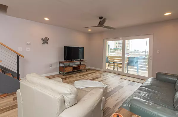 Navarre, FL 32566,8468 Gulf Boulevard  #2 & 3