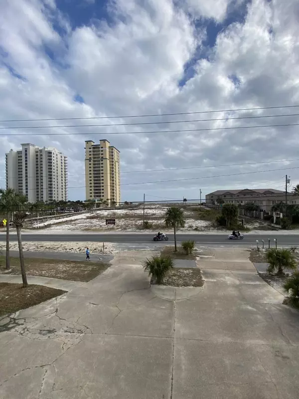 Navarre, FL 32566,8468 Gulf Boulevard  #2 & 3