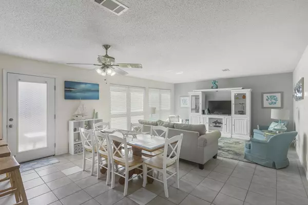 8425 Gulf Boulevard  #APT 105,  Navarre,  FL 32566