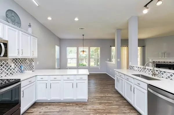 6546 Bellingham Street, Navarre, FL 32566