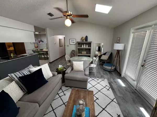 Navarre, FL 32566,8817 KIWI Place