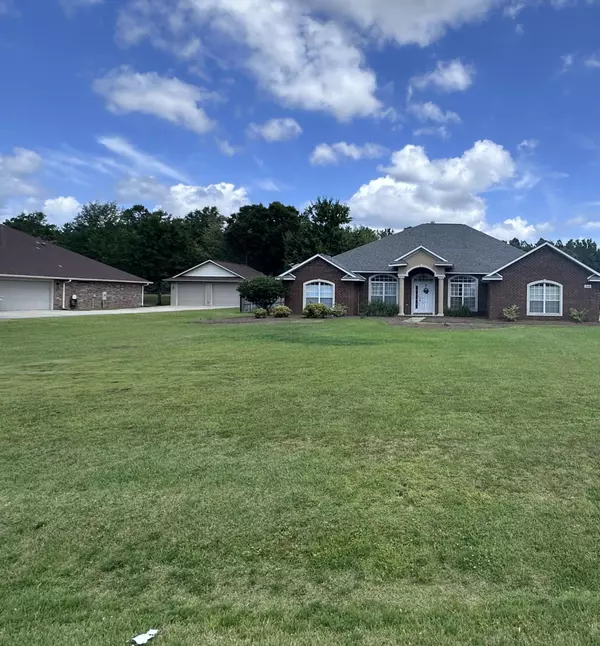 2900 Wallace Lake Road, Pace, FL 32571