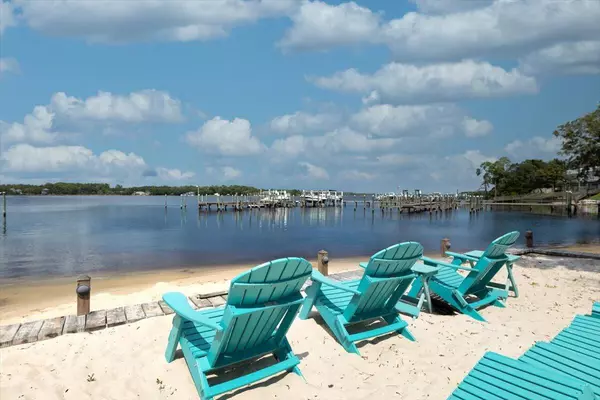 7285 Majestic Boulevard, Navarre, FL 32566