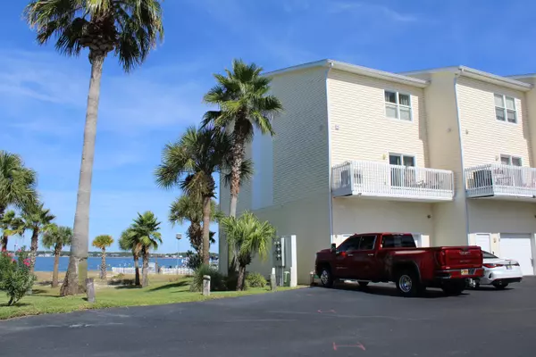 Navarre, FL 32566,1440 Paradise Point Drive  #UNIT 6
