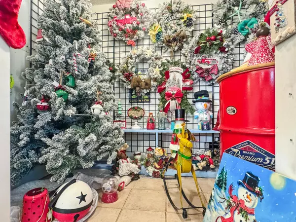 8460 Gulf Boulevard  #101-102, Navarre, FL 32566