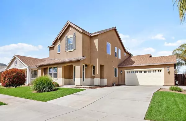 494 E Cambridge Drive, Reedley, CA 93654