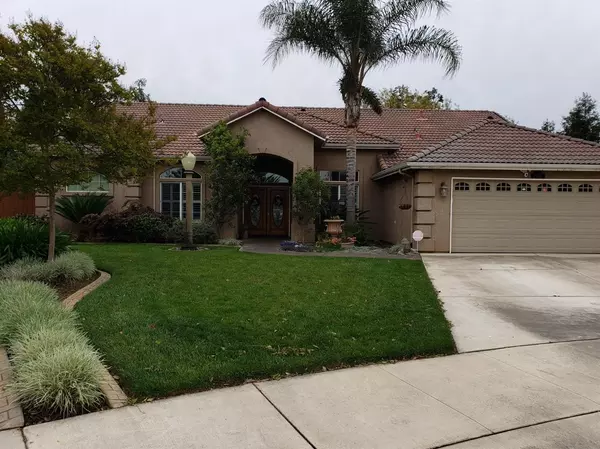 2203 N Carson Court, Visalia, CA 93291