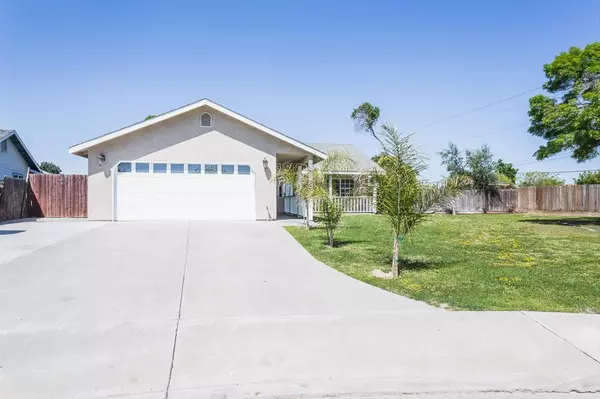 1634 Erin Way, Hanford, CA 93230