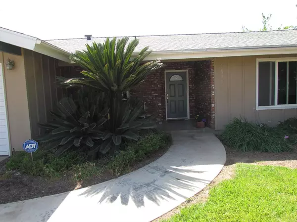 1811 N Riverview Avenue, Reedley, CA 93654