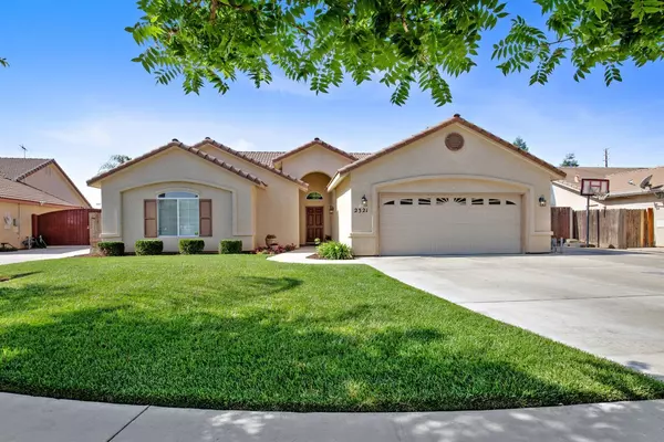 2321 E Country Avenue, Visalia, CA 93292