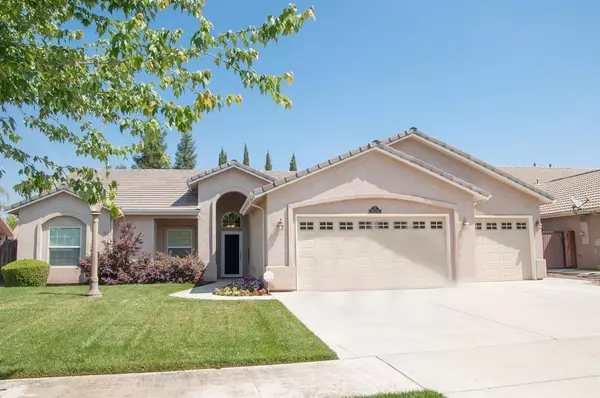 3138 W Oakridge Avenue, Visalia, CA 93291