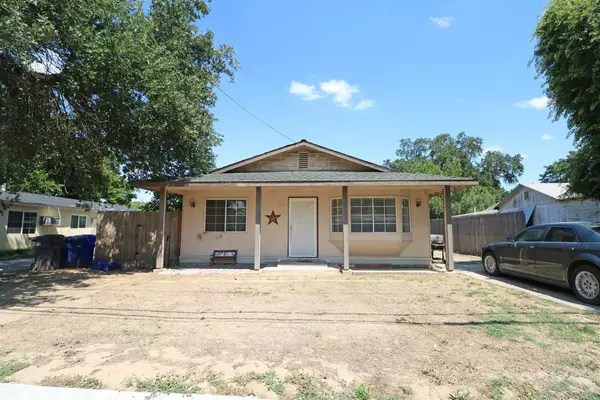 330 S Rose Avenue, Farmersville, CA 93223