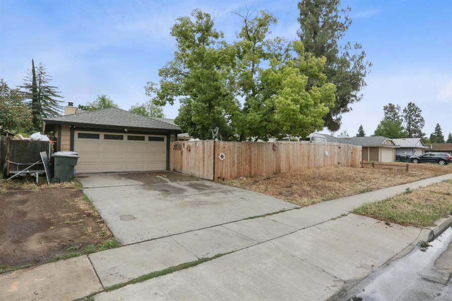 1128 N Jefferson Street, Tulare, CA 93274