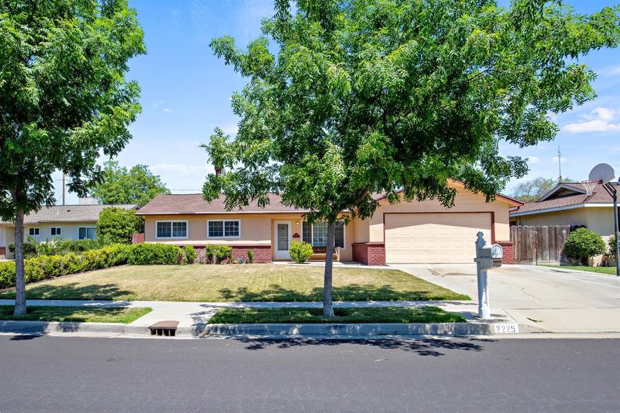 2225 Carter Way, Hanford, CA 93230