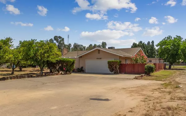 42438 Road 64, Dinuba, CA 93618